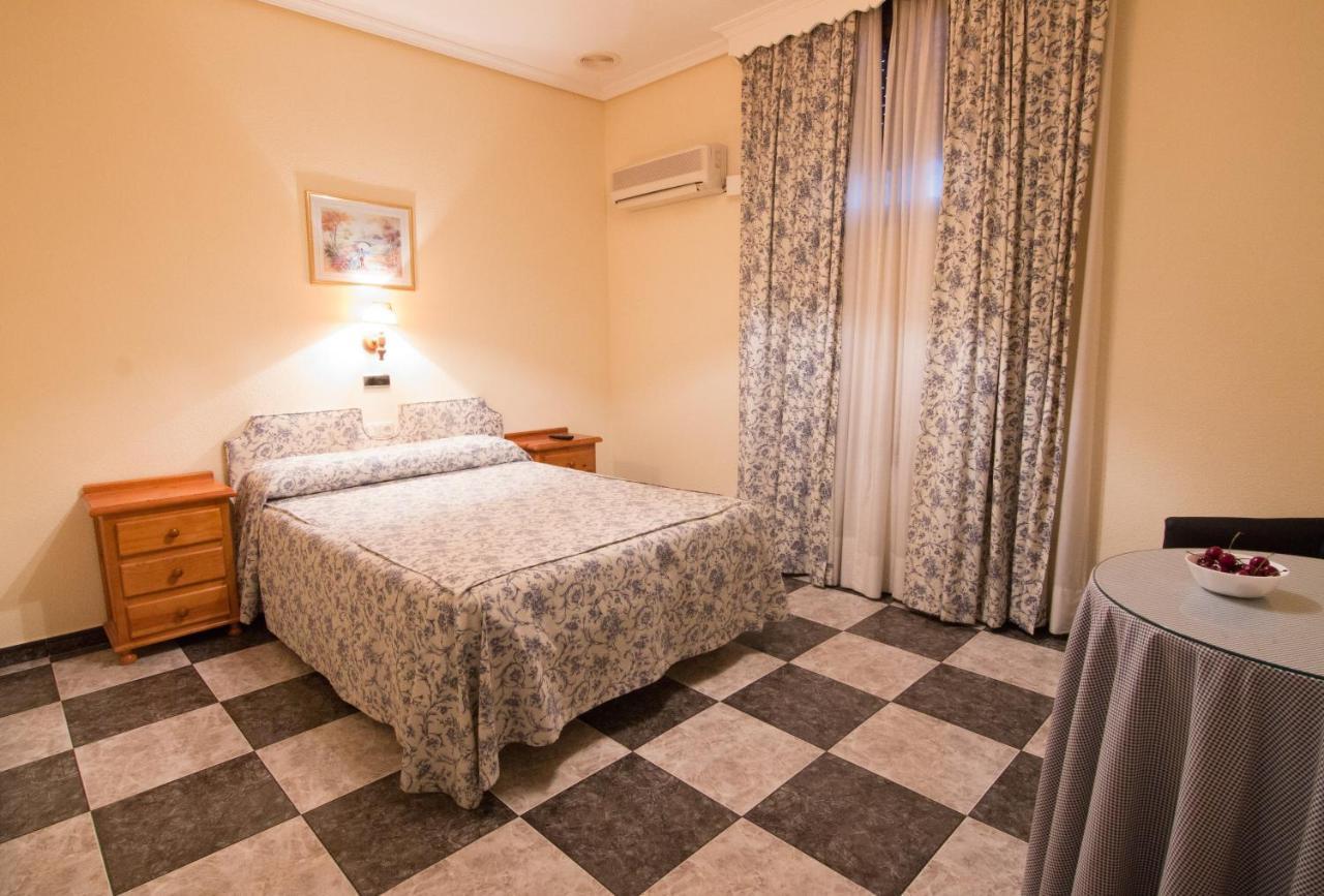 Hostal Santa Ana Madridejos Extérieur photo